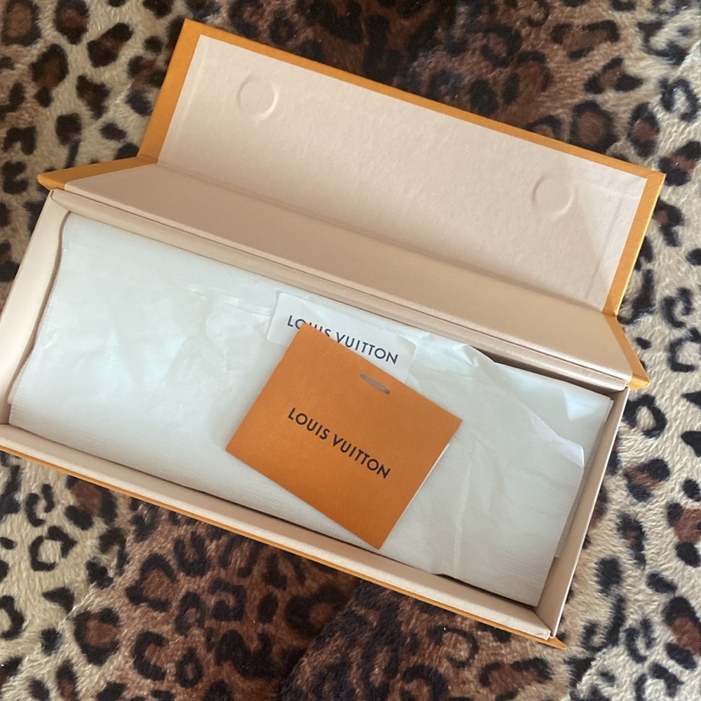Louis Vuitton Perfume Set of 2 samples comes in LV box - Picture 3 of 7
